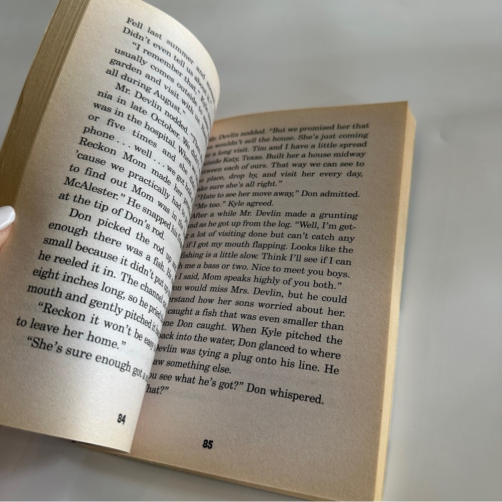 'The Dog Who Thought He Was Santa' Book - Picture 4 of 5